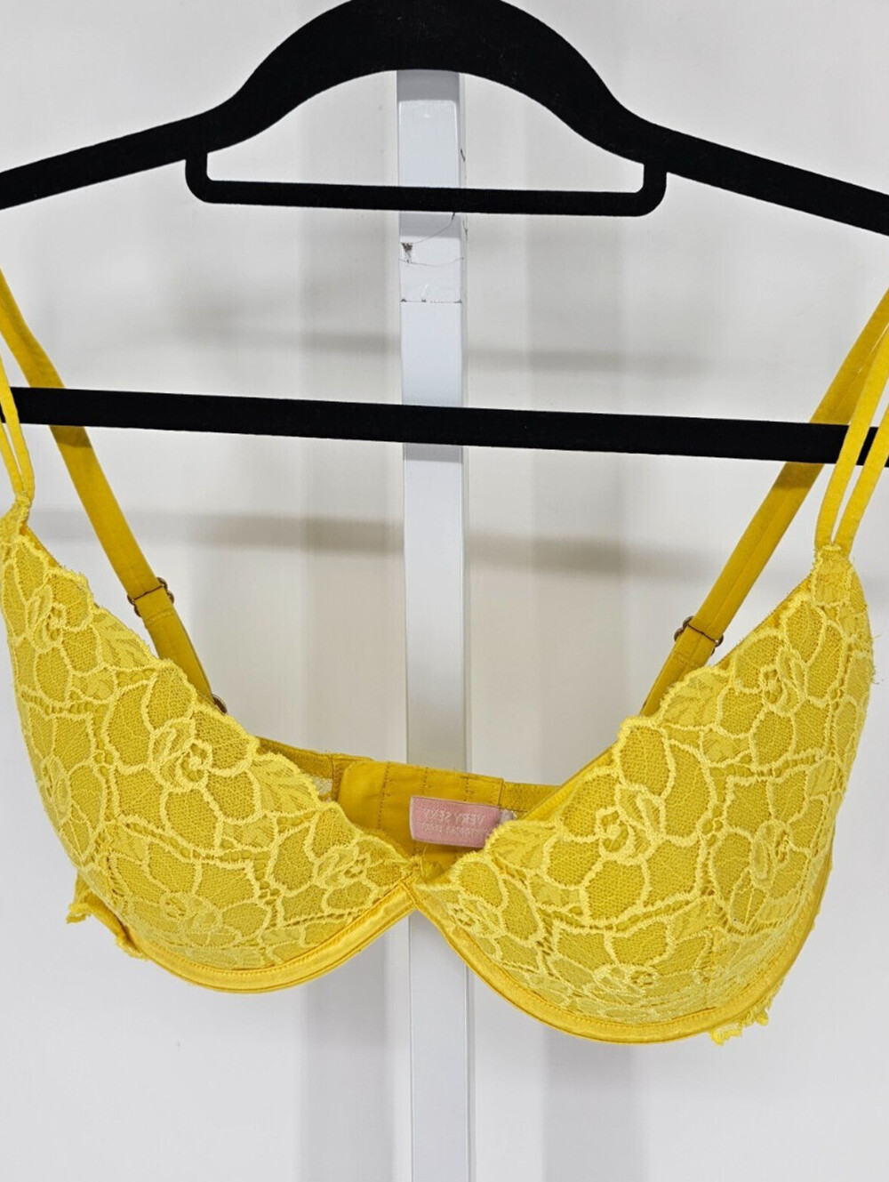 Very Sexy by Victorias Secret Sz 34D padded Push Up Bra Yellow Lace